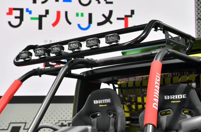 スタークライマールーフラックLEDワークライト装着イメージ